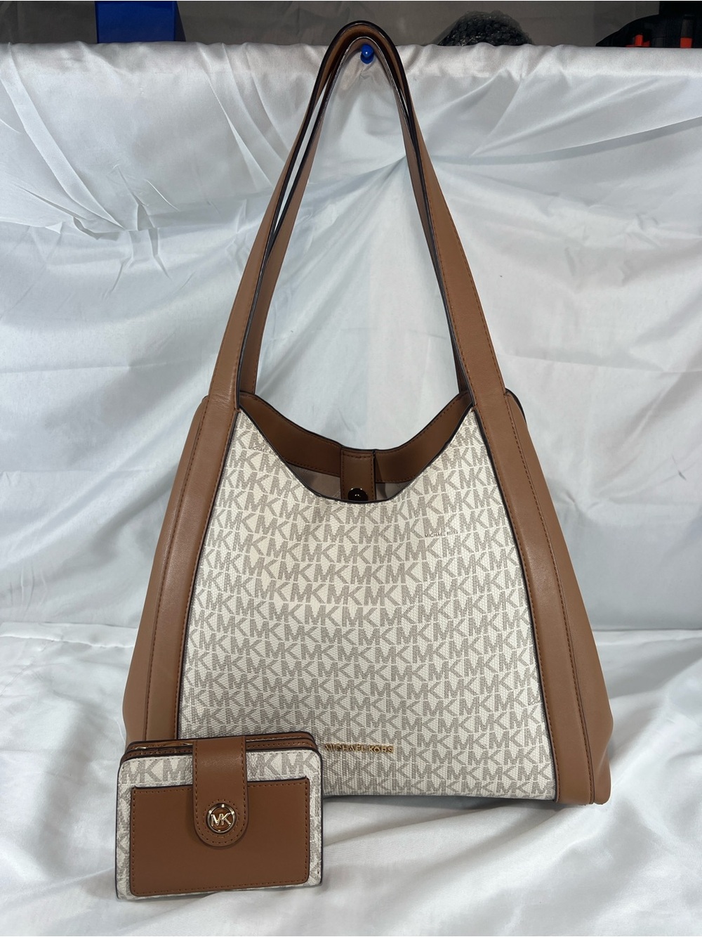 Michael Kors Rosemary Large Logo Shoulder Bag Vanilla Acorn Matching Wallet